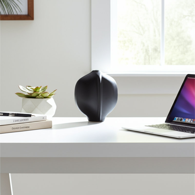 Vase décoratif moderne en céramique avec motif texturé ondulé sculpté, H 12 po x l 10 po x P 5 po