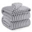 Jeté de lit en flanelle pour fille, couverture douce et confortable 300 GSM pour dortoir et décoration intérieure, gris clair, cadeau toutes saisons-116397923-116397902