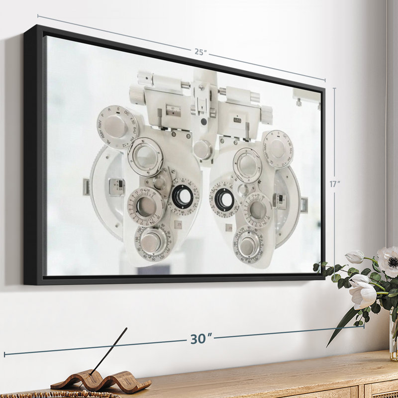 Impression sur toile White Phoropter, H 17 po x l 25 po
