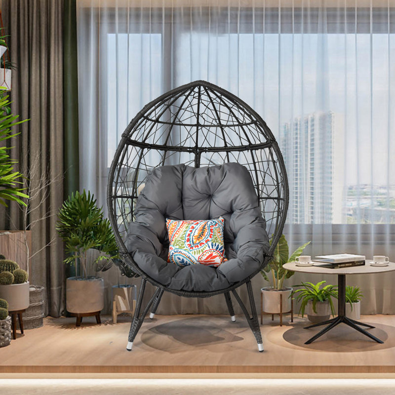 Fauteuil à œufs en osier pour l'extérieur