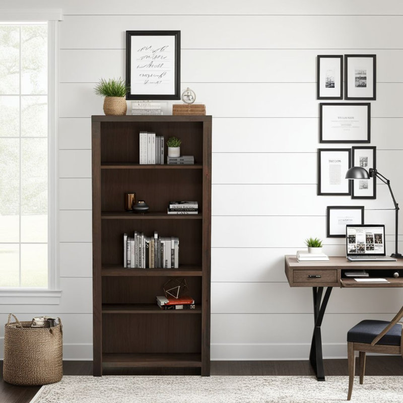 Superbe bibliothèque en bois avec tablettes réglables et charme rustique, parfaite pour compléter n'importe quelle pièce