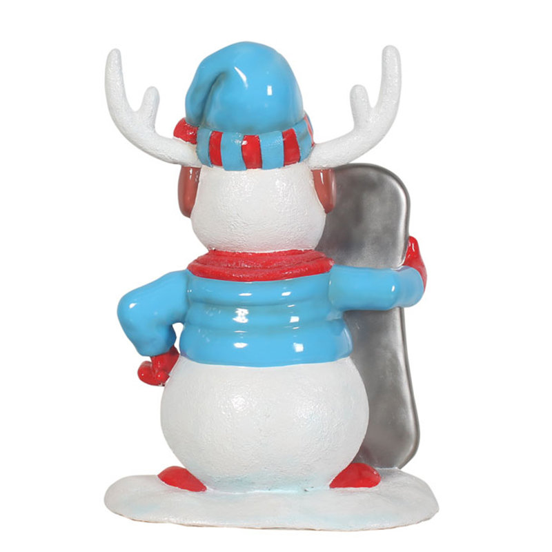 Bonhomme de neige avec planche à neige