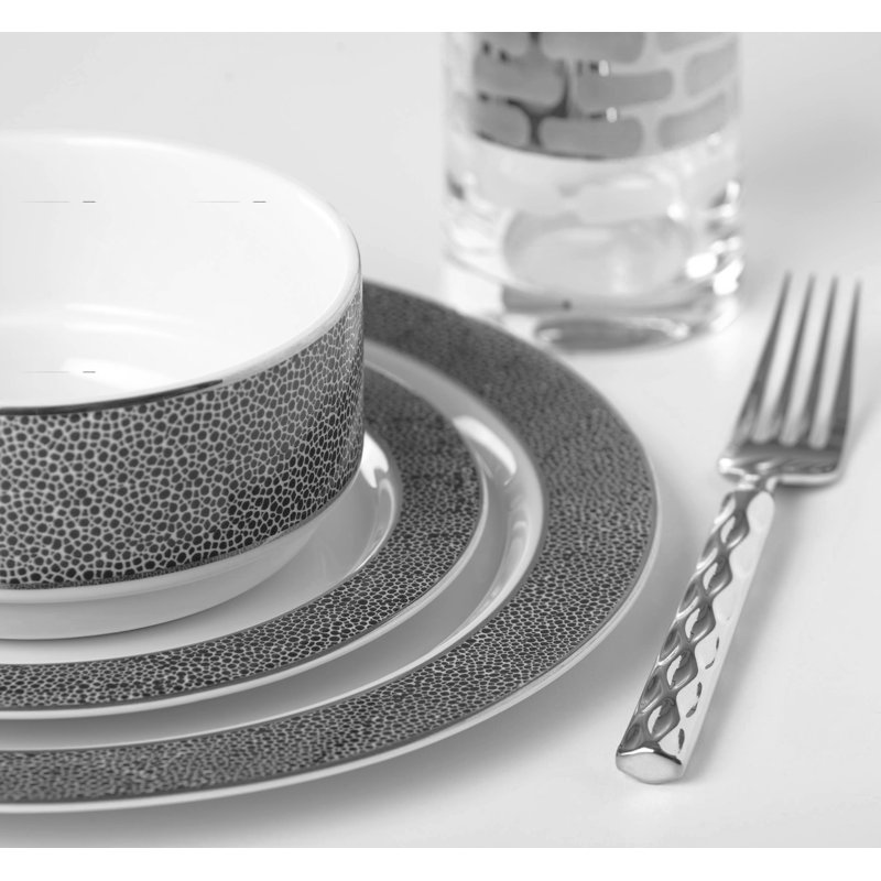 Panthera Handmade Porcelain Salad/Dessert Plate, Black