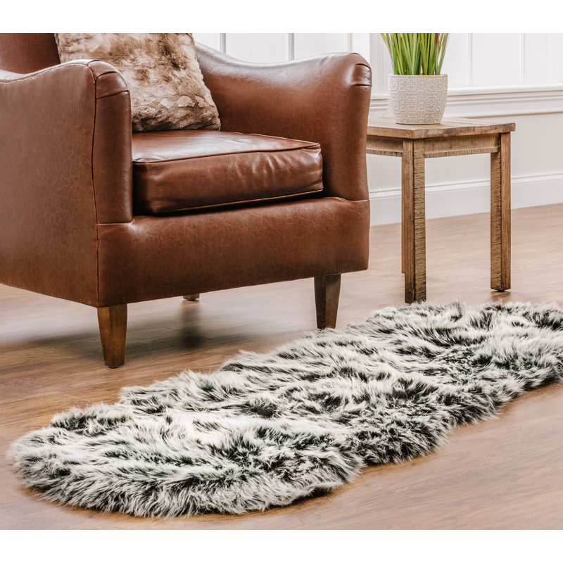 Tapis noir à poils longs Ahungwa
