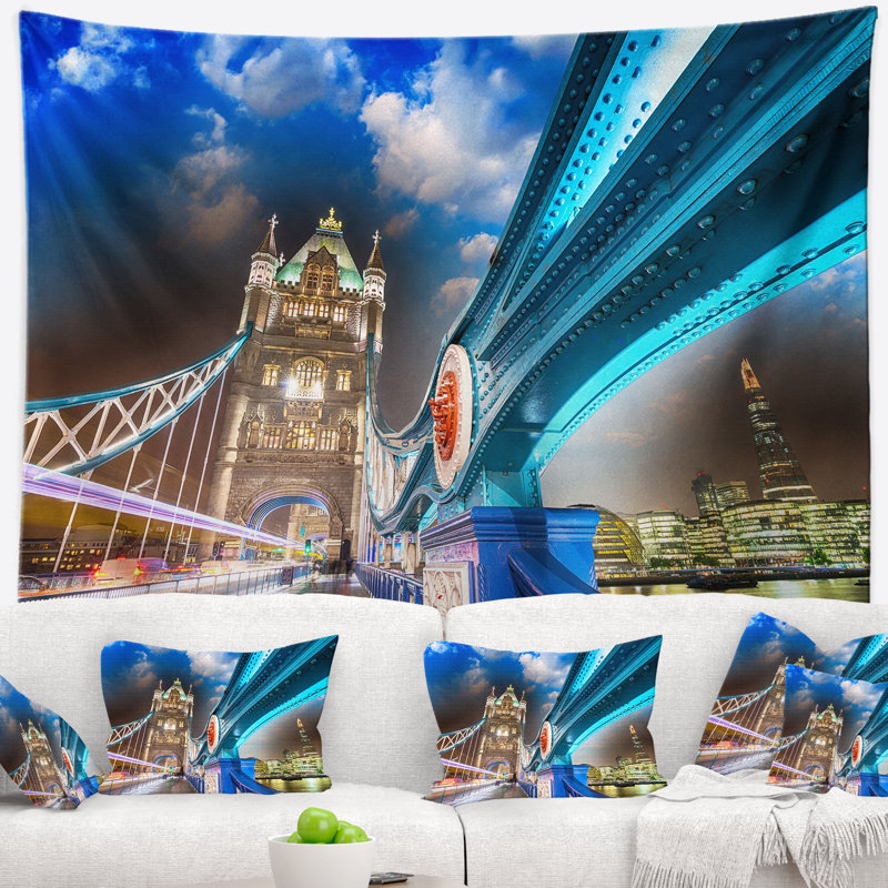 Paysage urbain nuit sur tower bridge à la tapisserie de londres, H 78 po x l 92 po