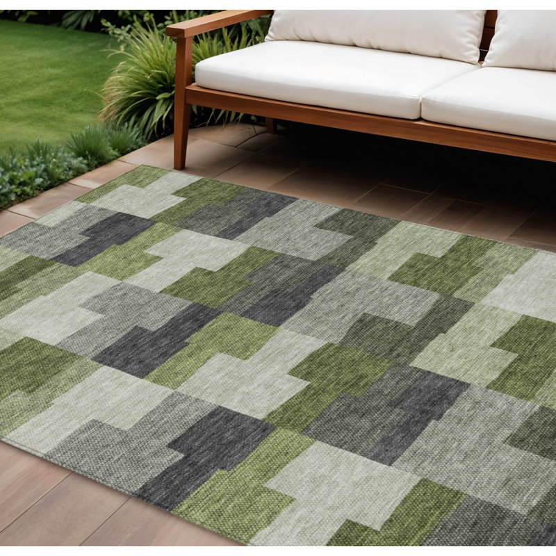 Tapis intérieur / extérieur vert olive et artichaut 9 pi x 12 pi HomeRoots