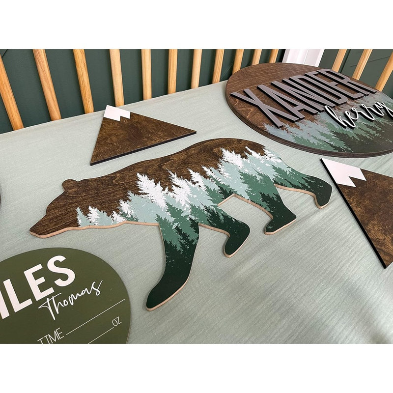 Plaque murale «Forest Bear» - noyer foncé avec des pins verts - décor de bois rustique pour chambre de bébé, chambre à coucher, chalet, bureau ou grotte d'homme