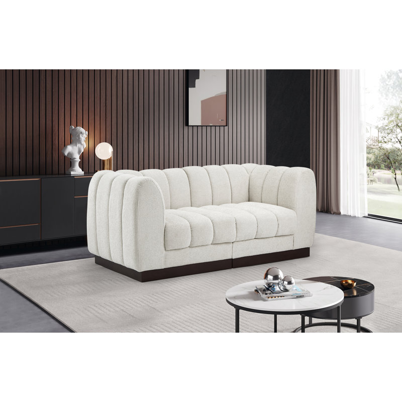 Causeuse rembourrée Quinn, Tissu chenille crème