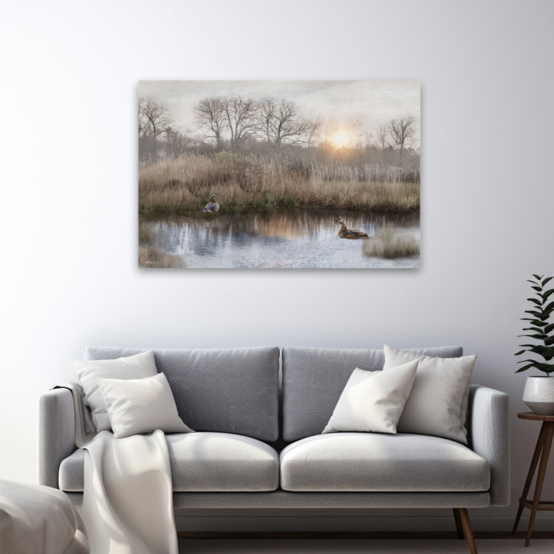 Nature morte sur l'eau - canards contemporains sur un étang calme, art de roseaux, H 32 po x l 48 po