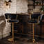 Tabouret de bar pivotant à 360° avec assise de 42 cm de large, hauteur réglable, revêtement en velours, structure en métal doré et repose-pieds.-1282993188