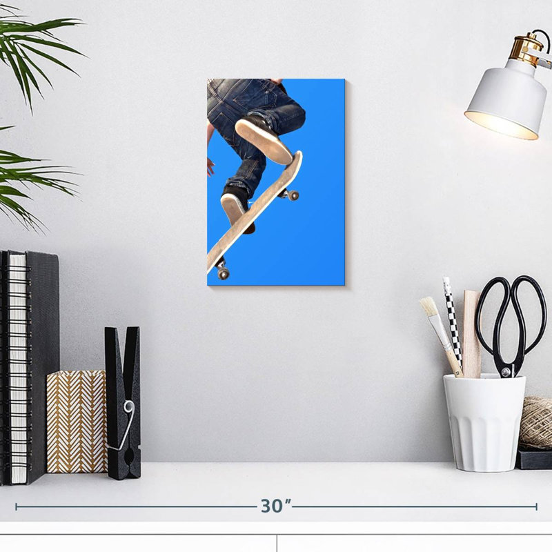 Senne Skateboard Stunt, 12" H x 8" W