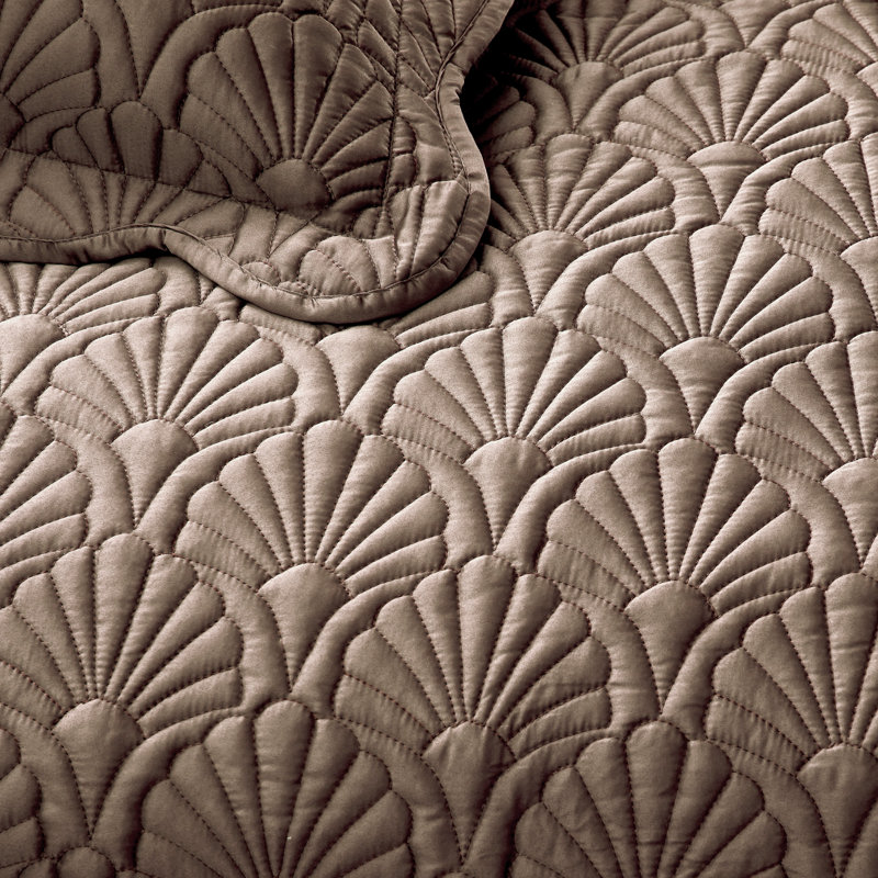 Deco Shells Quilt Set, King Quilt + 2 King Shams, Khaki