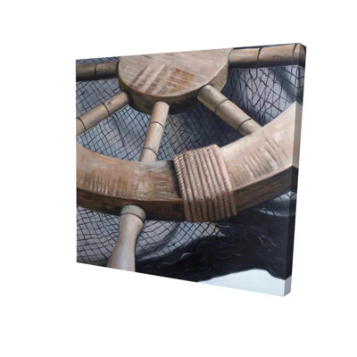 Casque sur un gros filet de pêche | Décor de toile brun côtier