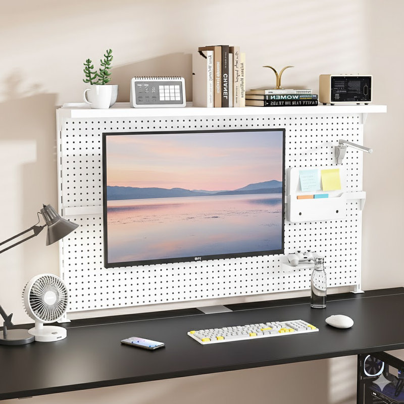 Organisateur de bureau perforé en métal 59 po x 35 po avec support pour écran double et 4 accessoires - Panneau d'intimité robuste pour les jeux et le bureau, blanc