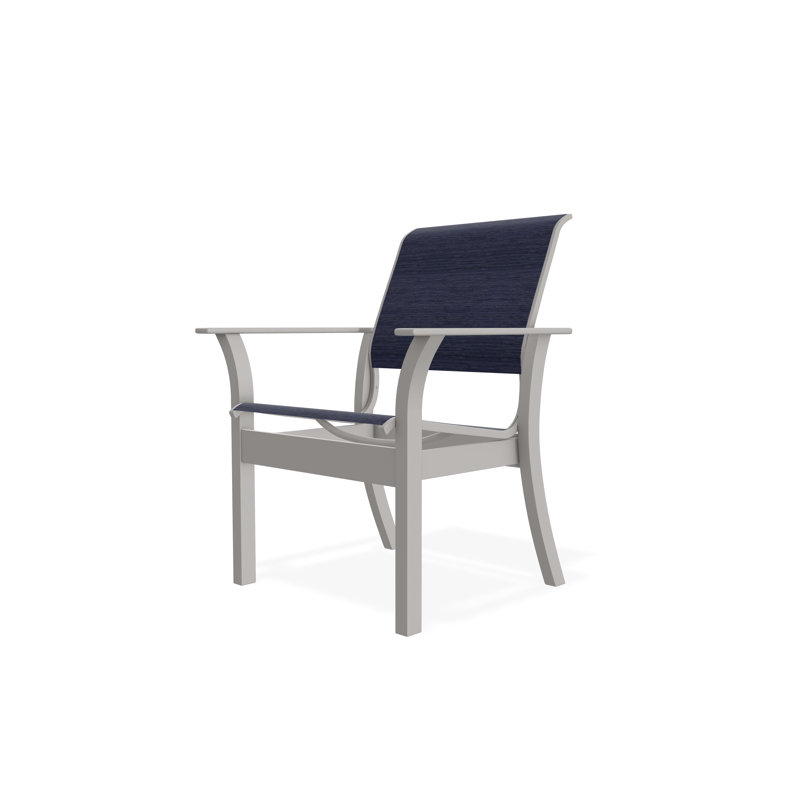 Chaise de café empilable en polymère de qualité marine Leeward Sling, Gris chaleureux, Indigo Collect