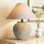 Lampe de table rustique en grès Iftikar avec abat-jour en lin et ampoule DEL gratuite