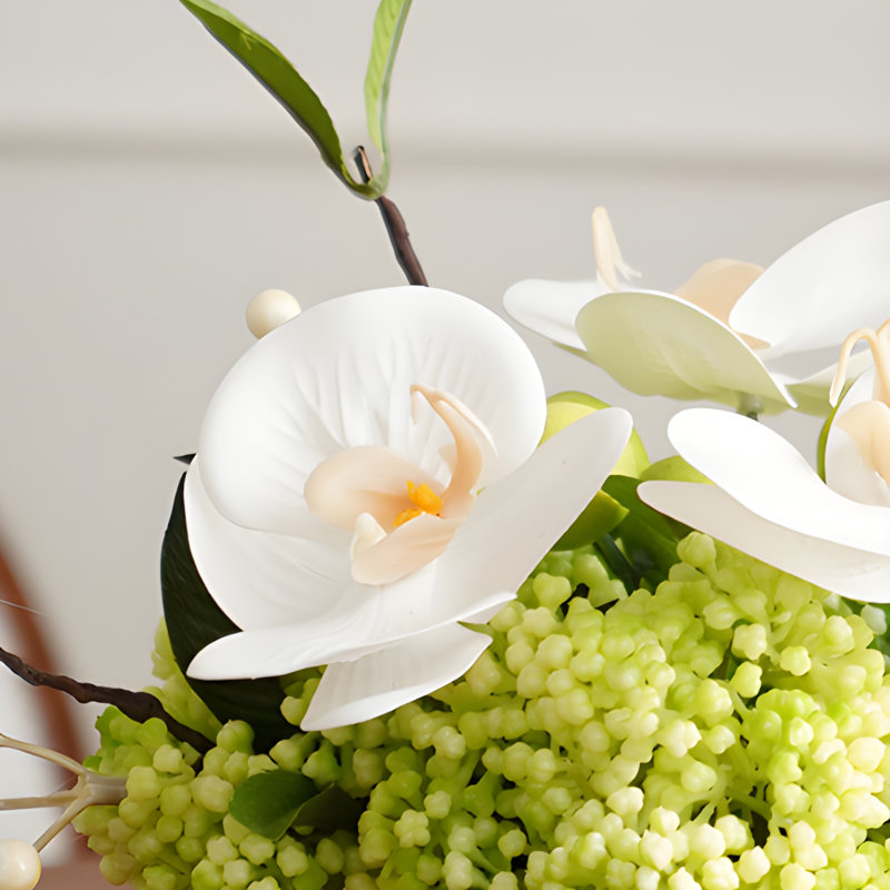 Ornements de fleurs simulées