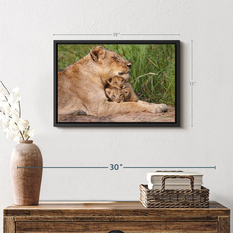 Animal "Lionne mère", H 19 po x l 13 po