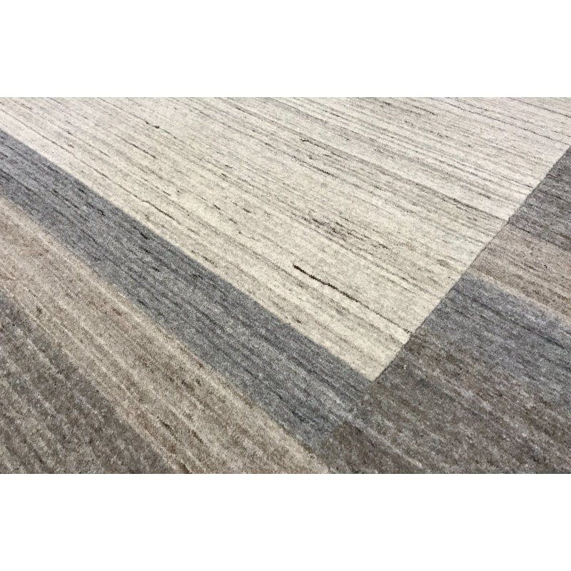 Area Rug in Beige/Gray