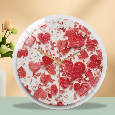 Horloge murale moderne en verre Scattered-Red-Hearts-On-White-Circle