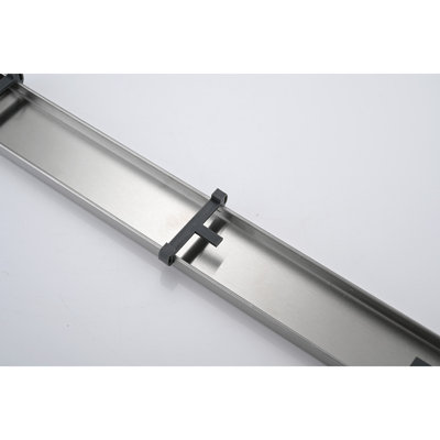 Caniveau de douche linéaire, 81 cm (32 po), acier inoxydable, nickel brossé, couvercle réversible pour carrelage