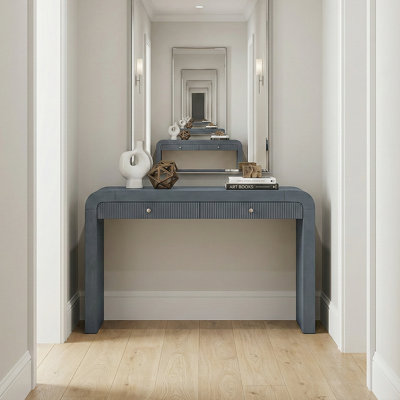 Console Rustic Charm avec tiroir cannelé et pieds réglables - parfait pour le décor du salon