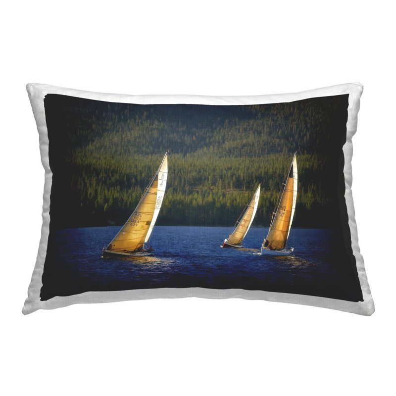 Coussin décoratif flottant à motif de voiliers trio par Dennis Frates