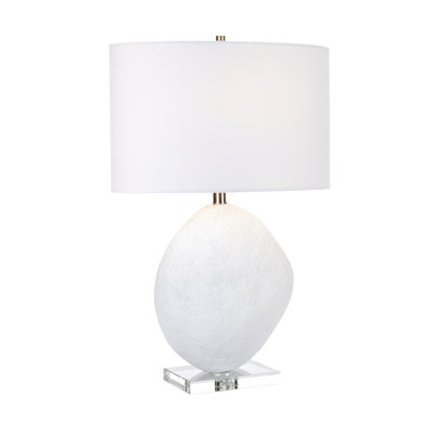 Lampe de table blanche texturée de 68 cm de hauteur avec base en cristal transparent et abat-jour ovale en lin blanc.