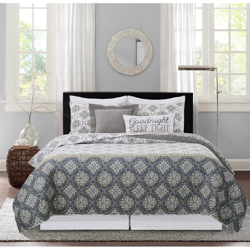 Booker Medallion Quilt Set, King Quilt + 2 Shams