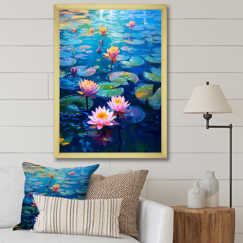 Water Lily Embrace sur toile, Cadre doré simple, H 44 po x l 34 po x P 1,5 po