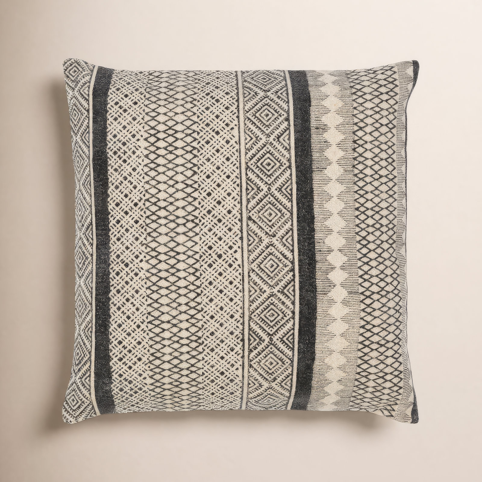 Light Beige/Black, 18" x 18", Polyester/Polyfill