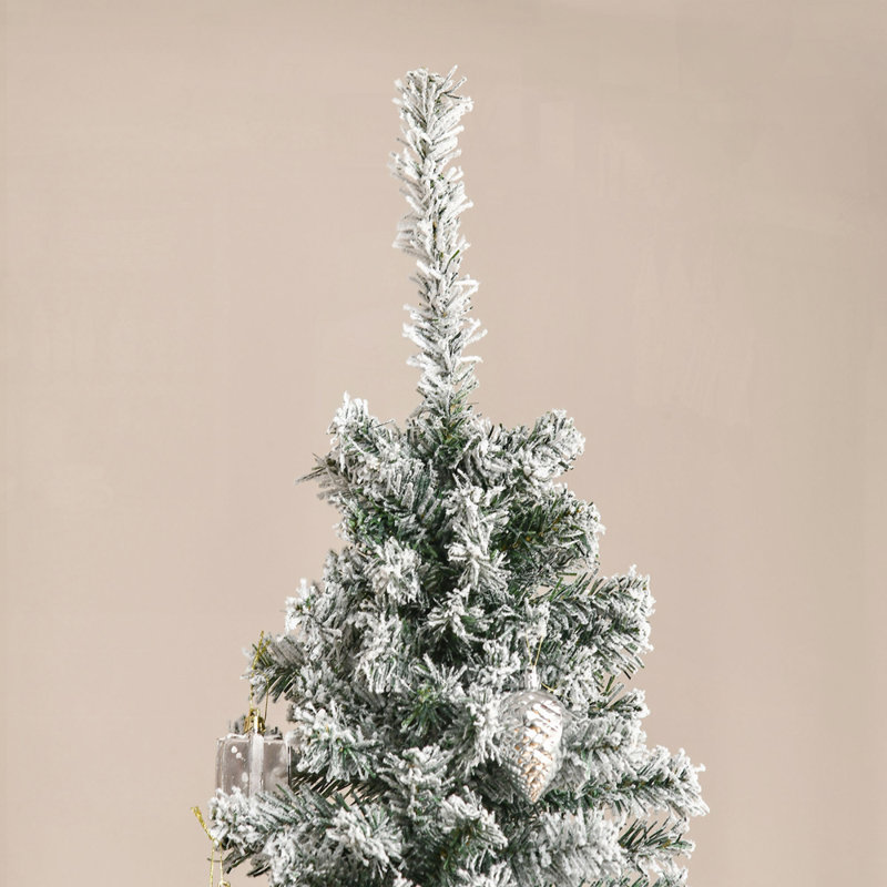 Arbre de Noël artificiel mince enneigé 7,5 pi de haut avec branches réalistes et 738 pointes pour un look hivernal naturel