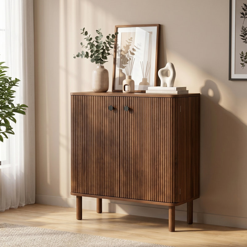 Buffet 31 po Seyla avec armoire cannelée avec 2 tablettes réglables et crédence en bois massif pour salle à manger, Noyer