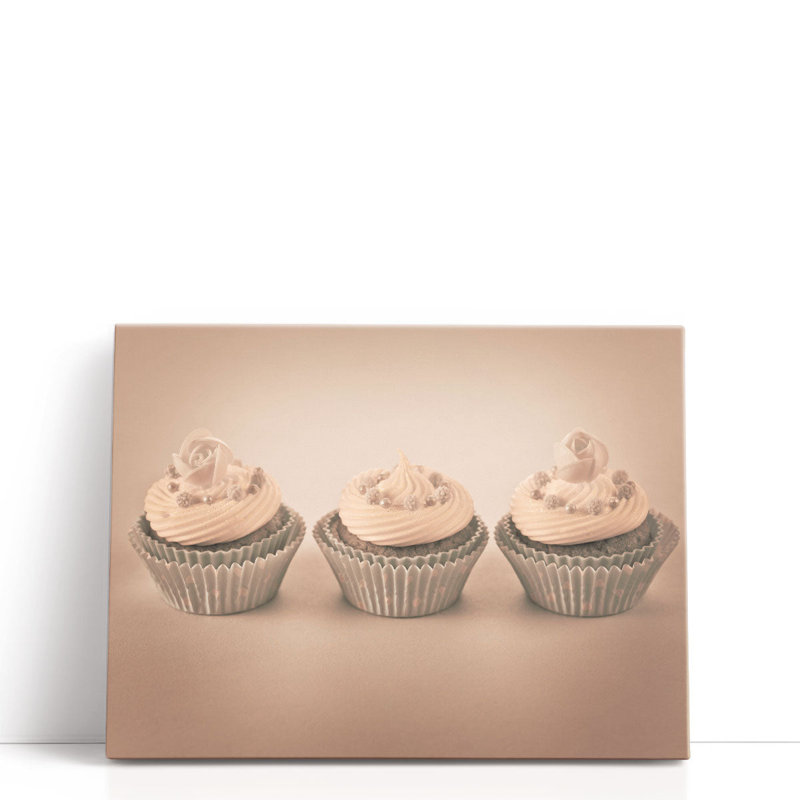 Three Cupcakes 2 - reproduction d'art sur toile, Beige, H 36 po x l 48 po