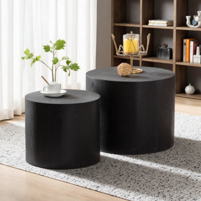 Ensemble de tables basses gigognes: tables rondes modernes et peu encombrantes pour un style sans effort