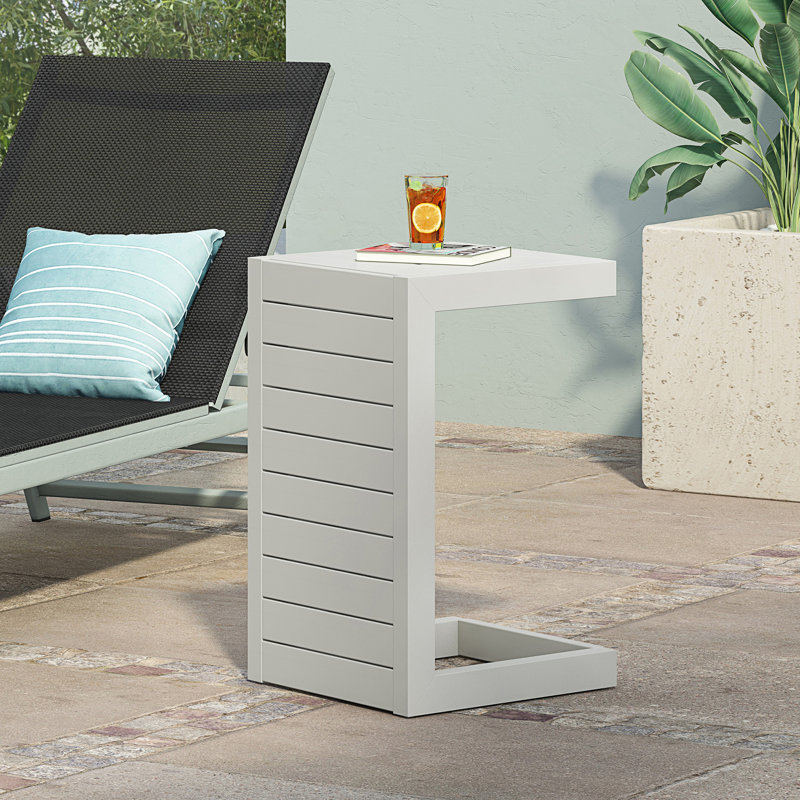 Table d'appoint en forme de C