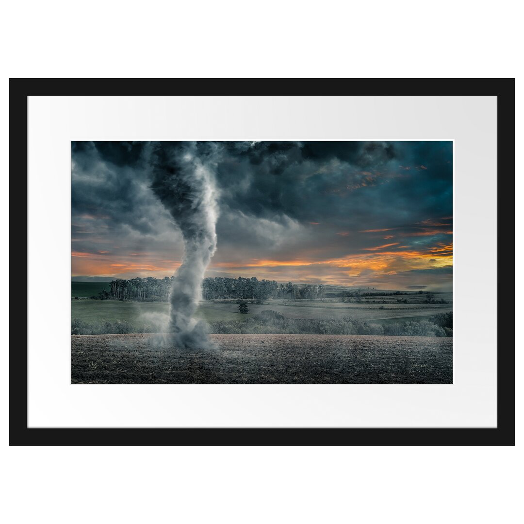 Gerahmter Fotodruck Schwarzer Tornado in einem Feld