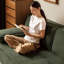 Coussin en velours côtelé vert