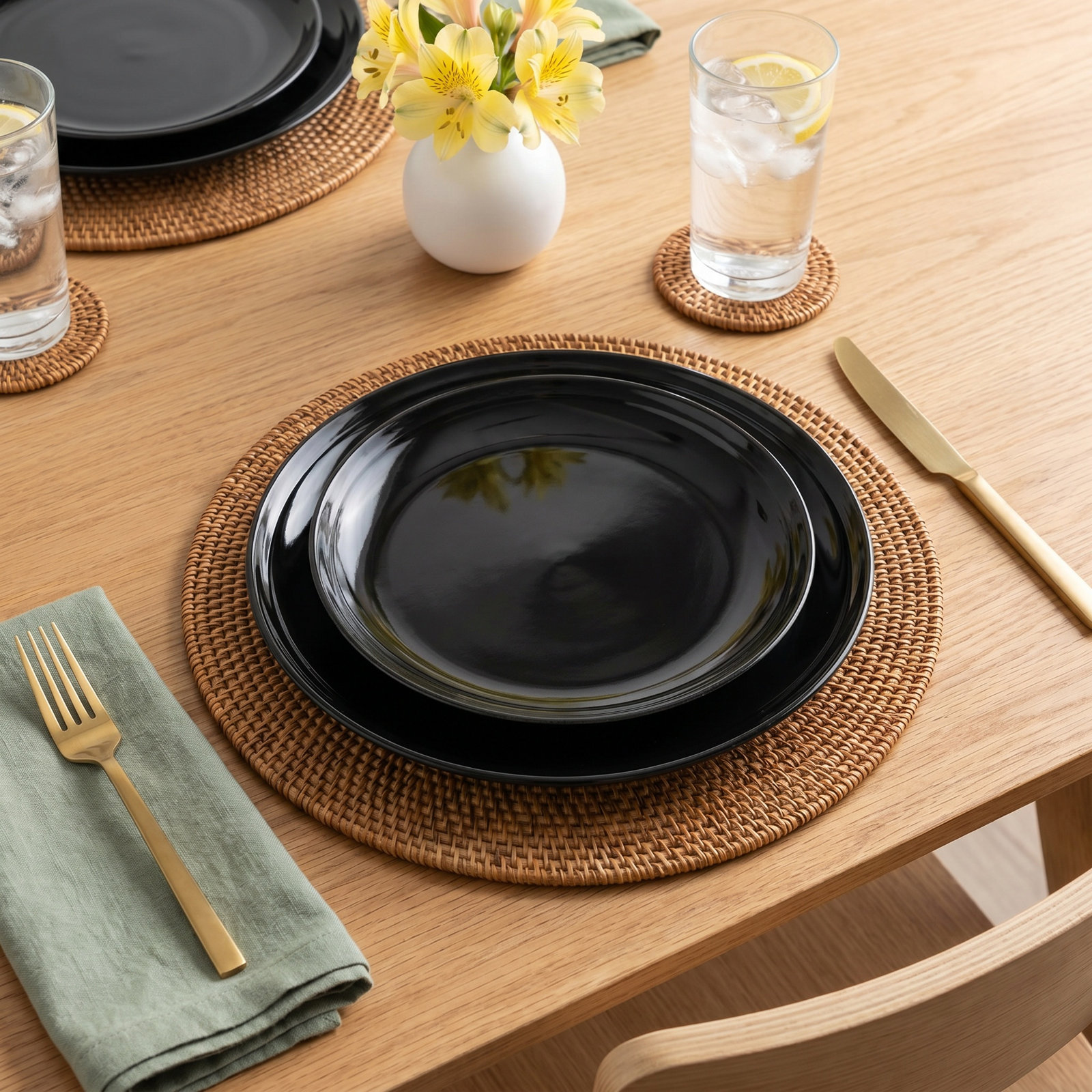 Marbella 11" Dinner Plate, Black