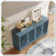 Buffet antique avec sculptures florales, pieds en bois massif, poignées en laiton et rangement