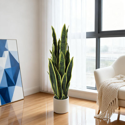 Grande plante de serpent artificielle réaliste - plante d'intérieur Faux Sansevieria, résistante aux rayons UV, purificateur d'air, feuilles tachetées jaune-vert 9: 1, pot blanc P44-1 24P0059-2, décoration intérieure / extérieure
