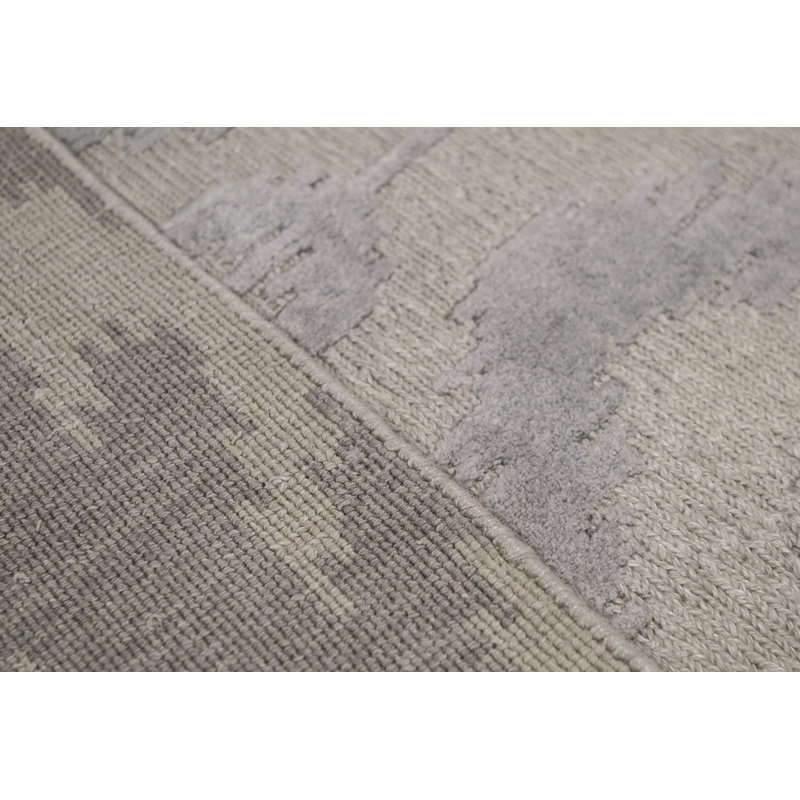 Wool Ikat Area Rug in Light Gray/Beige
