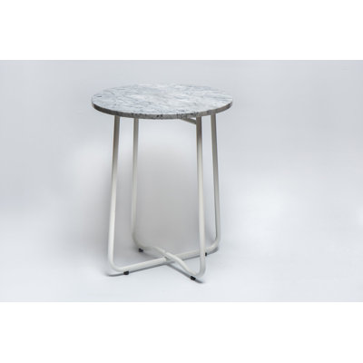 table de bout à pieds croisés