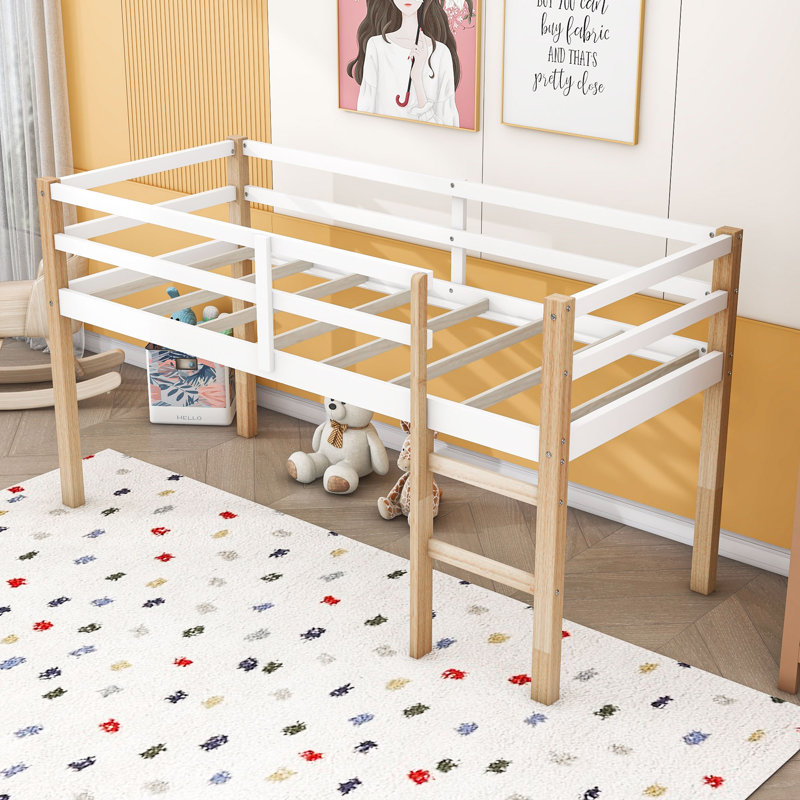 Lit mezzanine en bois avec échelle