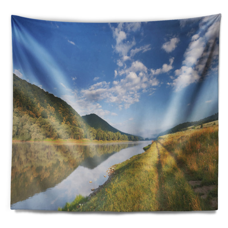 Tapisserie Mountain River Under Blue Sky, H 32 po x l 39 po