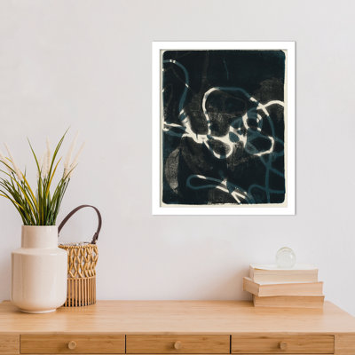 «Shifting Shadows II» par Victoria Barnes, reproduction d'art encadrée sur bois