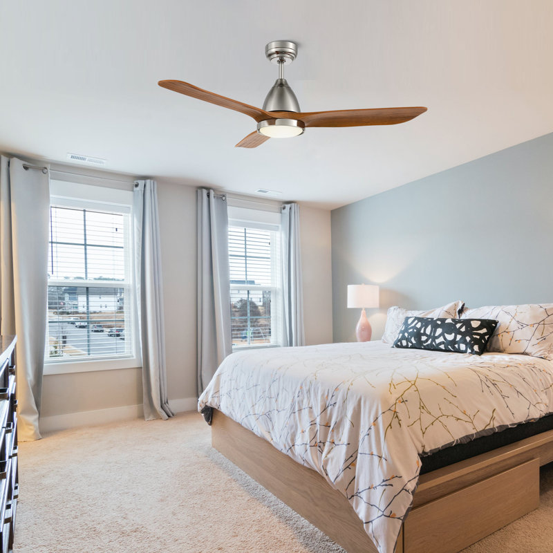 Ventilateur de plafond moderne 52 pouces à 3 pales en bois massif avec lumière et télécommande, moteur à courant continu silencieux à 10 vitesses, ventilateur de chambre à coucher, ventilateur de salon, minuterie