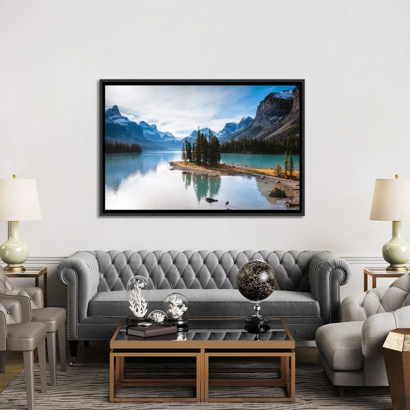 «Iconic Spirit Island on Maligne Lake», reproduction de photo sur toile, H 40 po x l 60 po x P 1,5 po, Toile avec cadre noir