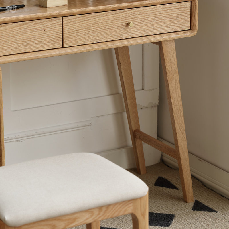 Table de commode en chêne massif avec finition naturelle et beaucoup de rangement, parfaite pour les espaces compacts et les articles de rangement essentiels.