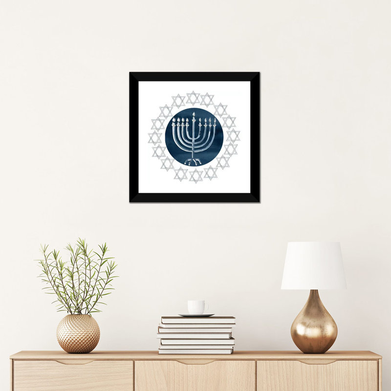 «Happy Hanukkah Collection F» par Grace Popp - impression, H 16 po x l 16 po x p 1 po, Papier encadré noir, Blanc